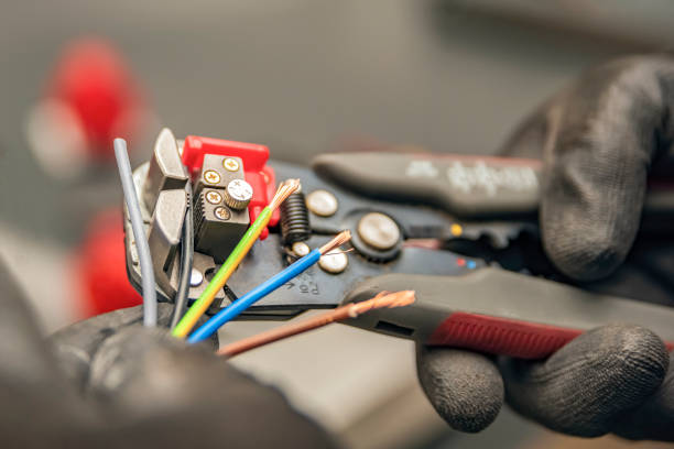 Best Affordable Emergency Electrician  in Urbandale, IA